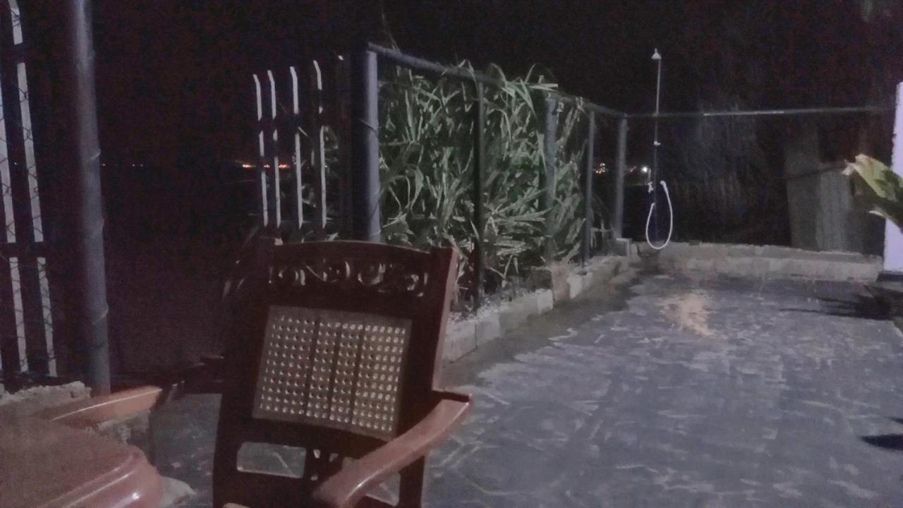 Villa Crocodile Beach Hikkaduwa Exterior photo