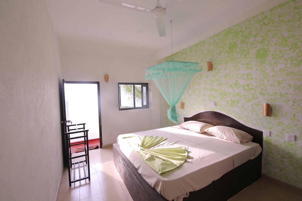 Villa Crocodile Beach Hikkaduwa Exterior photo