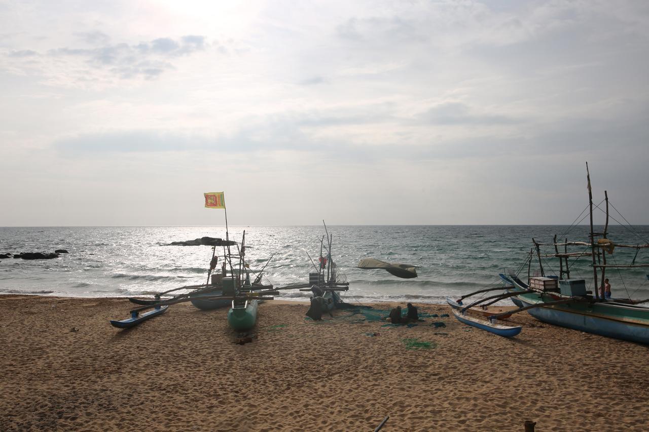Villa Crocodile Beach Hikkaduwa Exterior photo