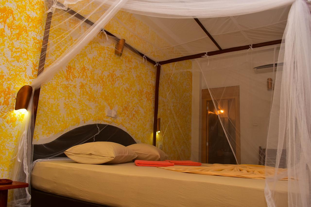 Villa Crocodile Beach Hikkaduwa Exterior photo